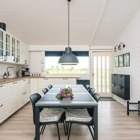 Semesterbostad Ferieby Gem, Views & Activities